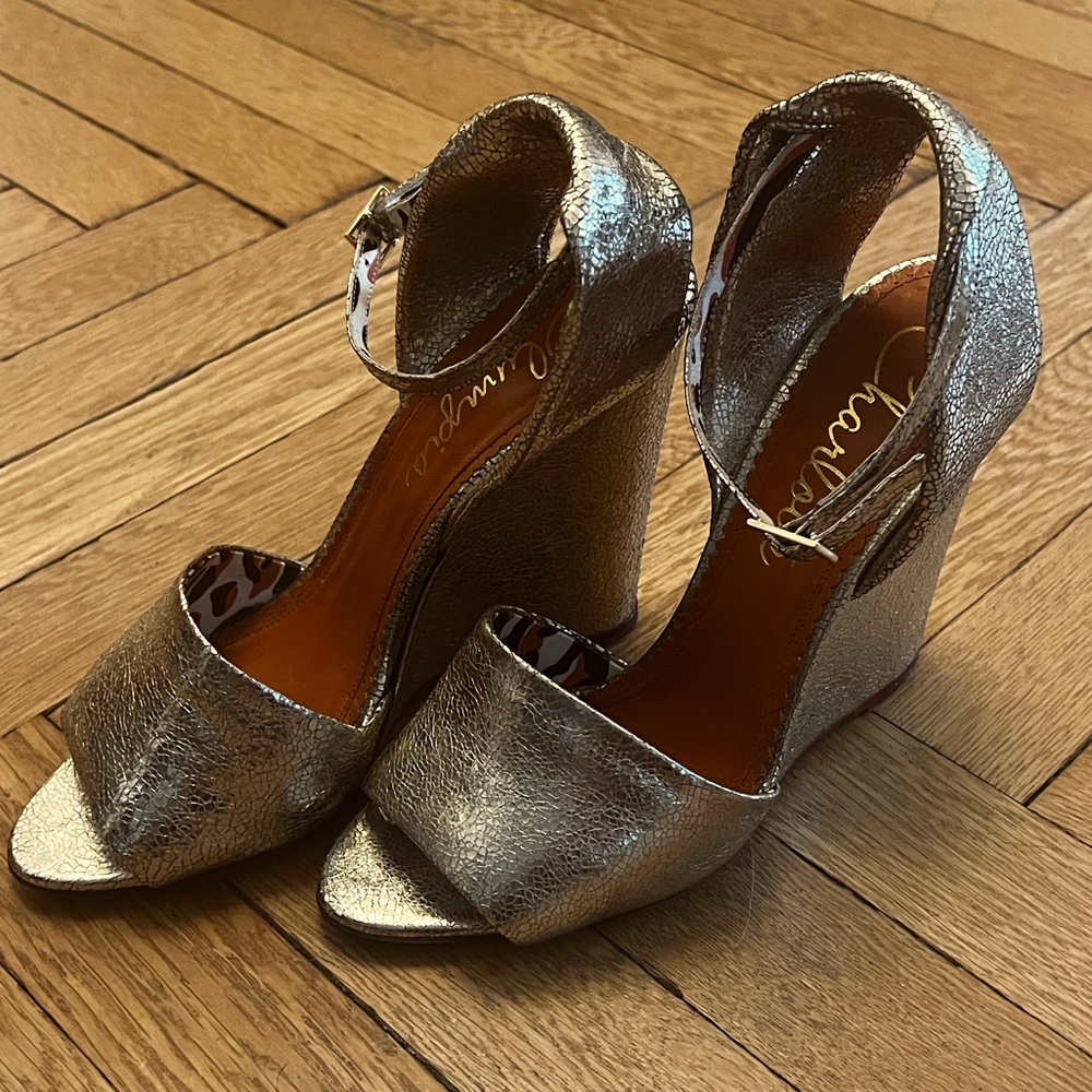 Charlotte Olympia Mischievous Sandal in Gold Crackled Leather Size 40